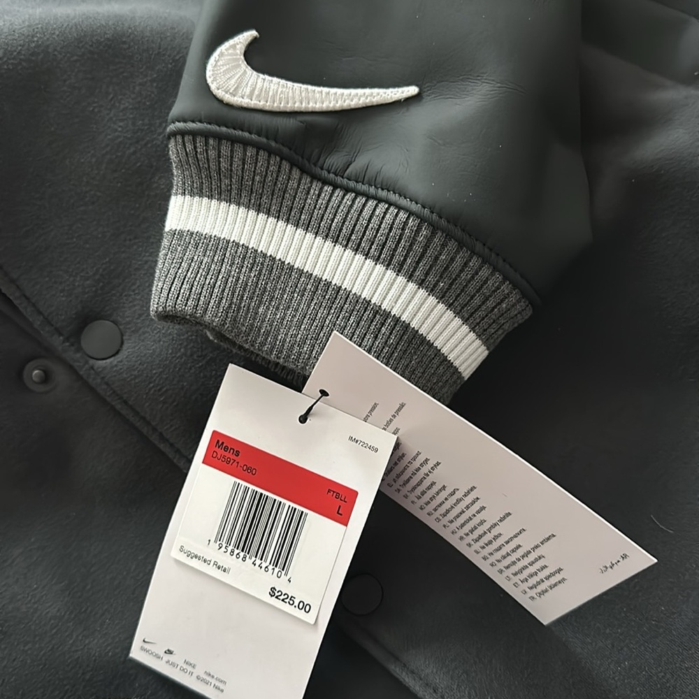 Nike jacket - Picture 2 of 3